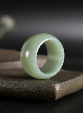 新疆且末县瓷蓝带糖天然和田玉