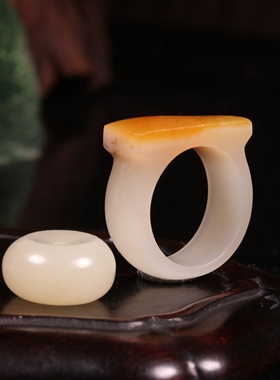 马鞍戒内径18mm新疆和田玉满红皮