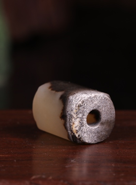 惹石玉雕新疆和田玉且末三色勒子