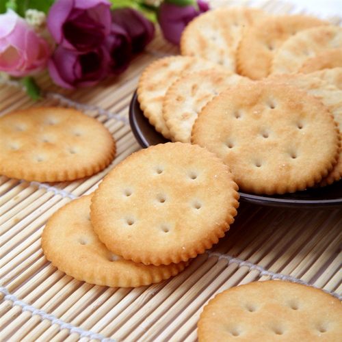 10月乐之饼干咸香味小圆饼原味乐芝薄片儿童老人长辈休闲零食 - 图1