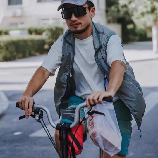 Awesome outfit! Mountain Dopamine Lightweight Waterproof Breathable Spring and Summer Fashionable Contrast Color Versatile Vest for Men and Women