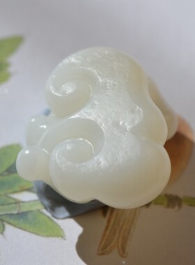 和田羊脂白玉籽料雕件（相伴如意）25克