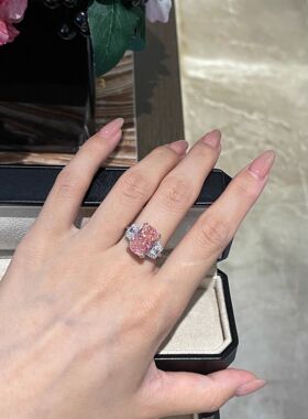苏富比拍卖行2个亿同款人造粉钻冰花切戒指轻奢肥长方高碳钻女戒