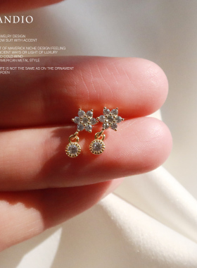 纯银18K金雪花精致小巧风耳钉