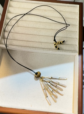 2025新款贝母竖条流苏项链皮绳长款毛衣链时尚气质复古吊坠配饰