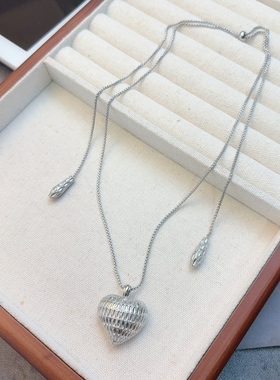 新款小众设计感爱心吊坠项链女小众复古百搭锁骨链毛衣链可调节