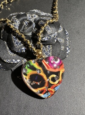 包邮黄铜新款黑色小羊皮爱心彩色项链女锁骨链颈链轻奢风毛衣链