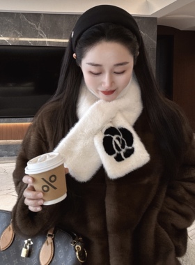 美拉德咖色山茶花黑白色毛毛围脖