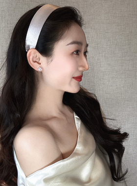 高质松弛感低饱和缎面黑色宽发箍