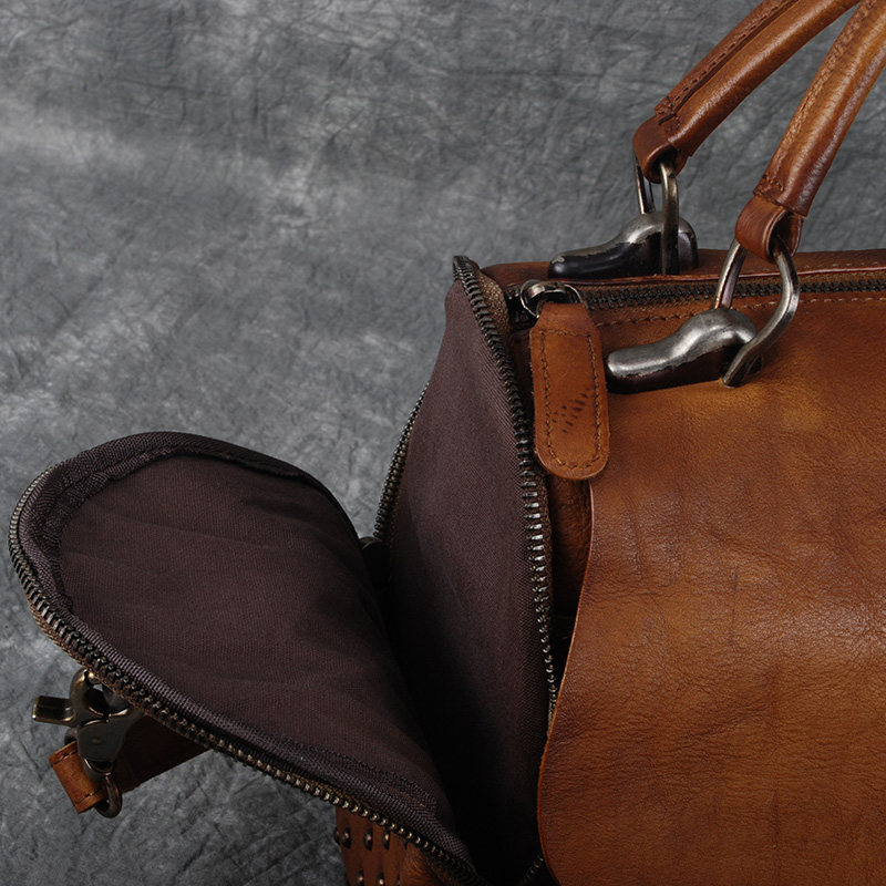 波士顿真皮2020新款铆钉枕头斜挎包 复美女士包袋