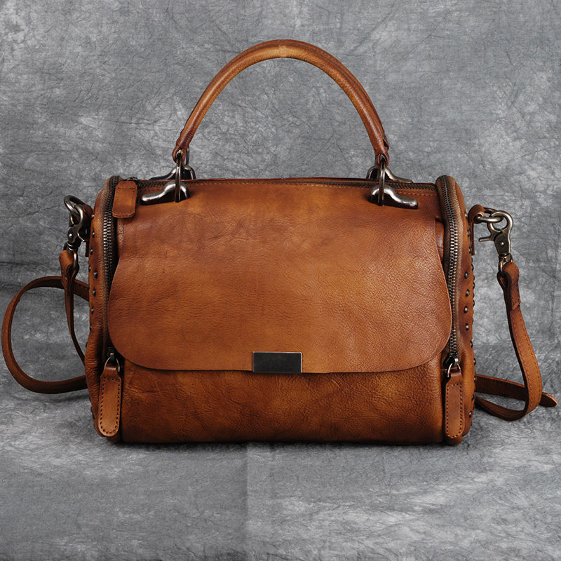 波士顿真皮2020新款铆钉枕头斜挎包 复美女士包袋