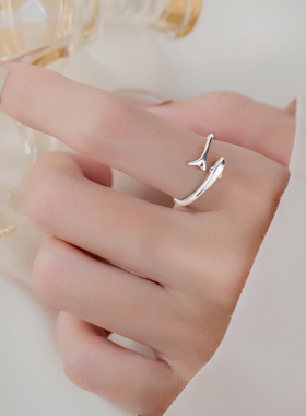 S925纯银小海豚女生戒指2025年新款潮高级感轻奢食指尾戒银饰指环