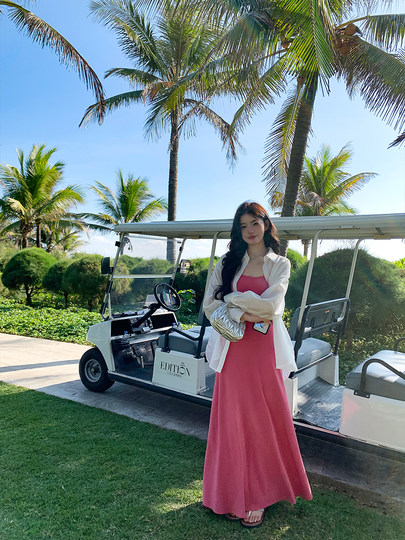 Robe Kardashian multicolore, la jupe longue à bretelles pour femmes semble mince