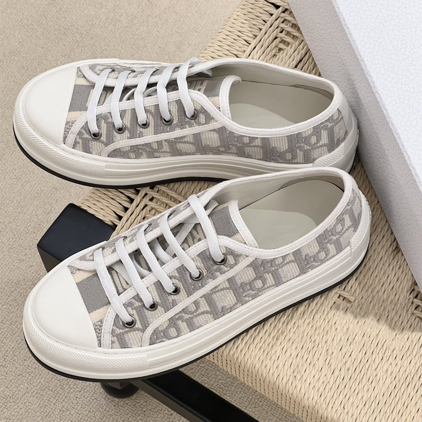 2026新款老花字母刺绣厚底帆布鞋女系带低帮休闲运动小白鞋单鞋,淘宝优惠券,粉丝福利购,淘宝优惠卷