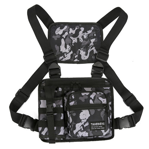 户外出行马甲背心包男士军迷战术野营胸包便携放手机水杯一体包 - 图1