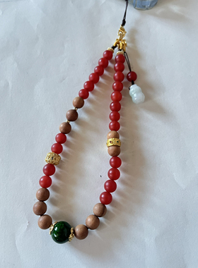 新中式国风原创本命年红玛瑙珠串崖柏老山檀翡翠吊坠手机链挂饰女