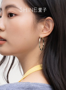 SHINE萱子饰品咖啡金色耳环女士环形轻奢耳饰金属感时尚通勤