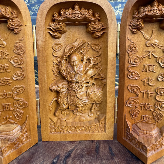 Taoist exquisitely carved jujube wood Nine Heavens Yingyuan Thunder Universalization Tianzun three-open jujube wood statue Lei Zu ornaments portable god