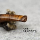 Мали твердое дерево дым на трубу