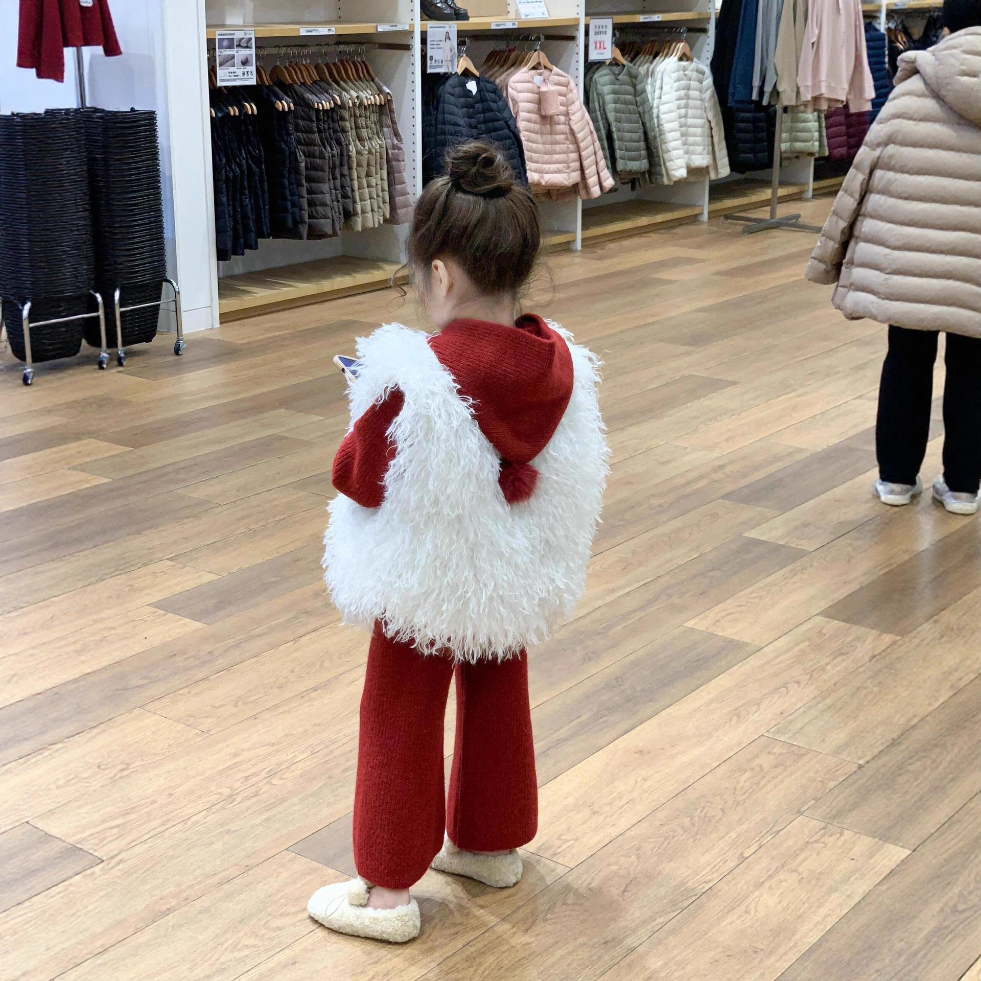 韩版童装2025秋冬圣诞毛线套装女童红色连帽开衫喇叭裤马甲三件套,淘宝优惠券,粉丝福利购,淘宝优惠卷