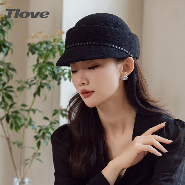 Elegant equestrian hat for women traveling outdoors and versatile