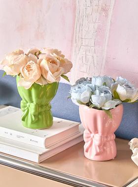 手捧花束陶瓷花瓶插花摆件感小众家居装饰花瓶陶瓷仿真花花器