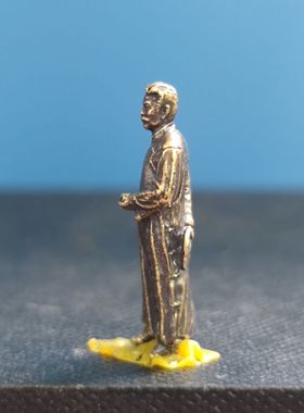 鲁迅先生 黄铜迷你摆件微缩摆件礼物 创意车内手办周树人文创造景