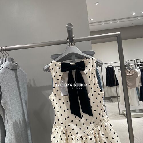 UR&DC2026夏季新款高级感法式波点撞色蝴蝶结装饰无袖连衣裙A字裙 - 图1