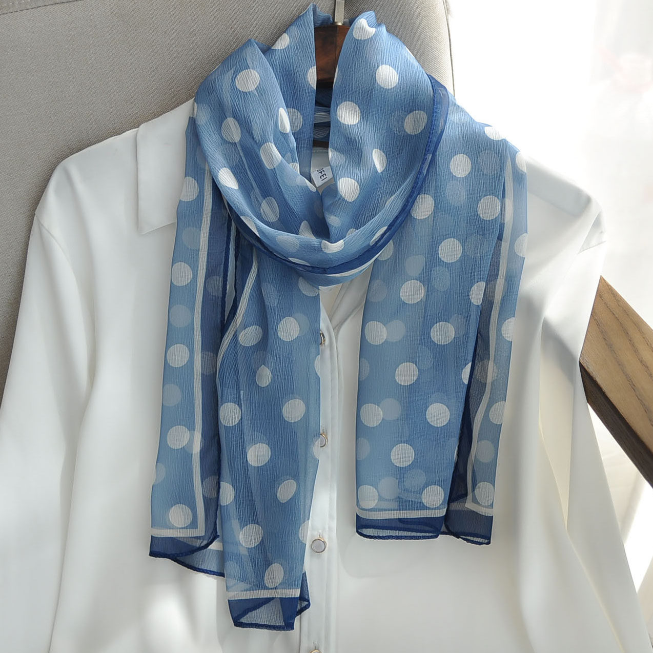 春秋韩版丝巾女薄款长款百搭飘带仿真丝高级感简约领巾圆点小围巾