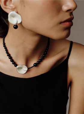 梅花黑白色珐琅黑玛瑙花朵项链女