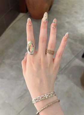 agete幻彩黑蝶贝浮雕戒指吊坠