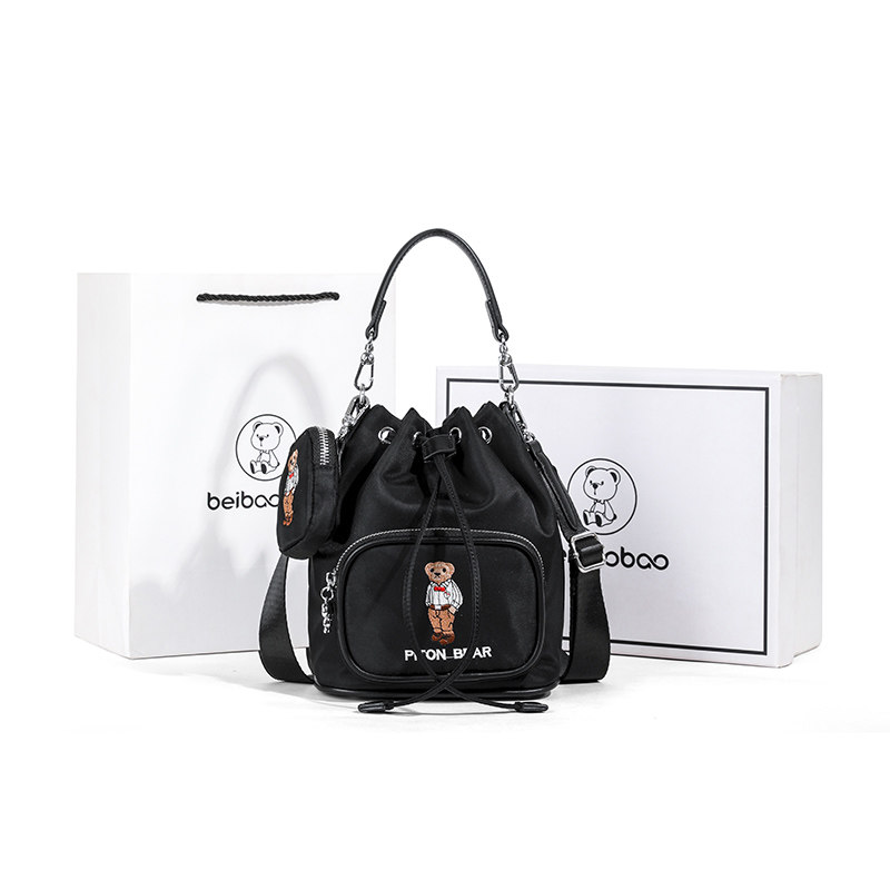 北包包小熊女包2024新款潮流时尚单肩斜挎包尼龙布手提休闲水桶包,淘宝优惠券,粉丝福利购,淘宝优惠卷