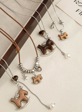 2026本命年木质小马毛衣链女