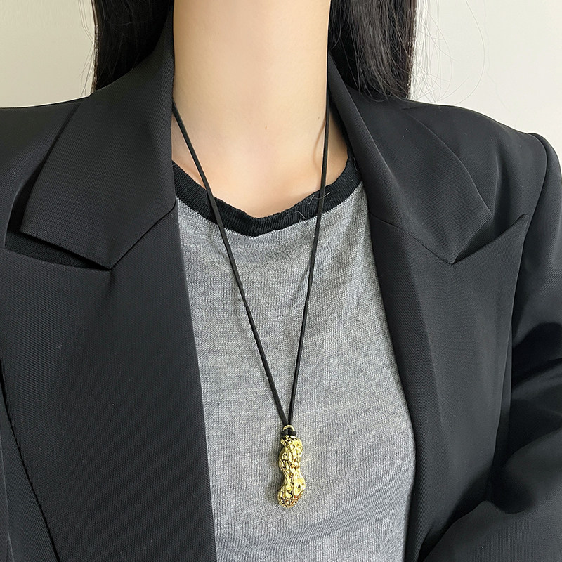 好事花生黑色长皮绳项链女2024新款长款吊坠毛衣链高级感挂绳配饰,淘宝优惠券,粉丝福利购,淘宝优惠卷