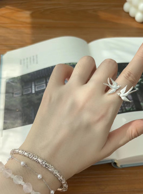 春夏轻盈灵动飞燕戒指烧白工艺清新百搭个性小鸟动物开口指环男女