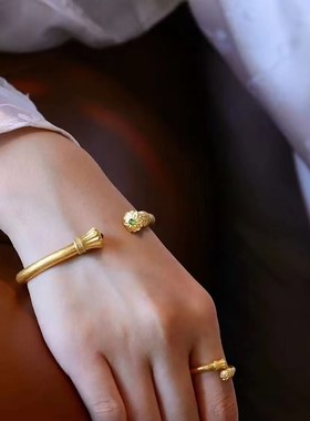 周洋霞凤翎国金錾刻足金宝莲灯手镯