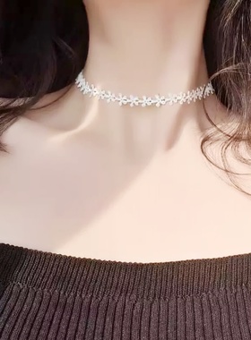 显脸小花朵蕾丝颈链女