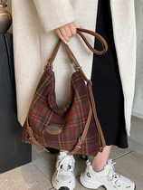 Single Shoulder Tot Bag Commuter Bag Large Capacity Double Shoulder Bag Package Woman New Korean version 100 lap 2023 Niche Fashion Gross