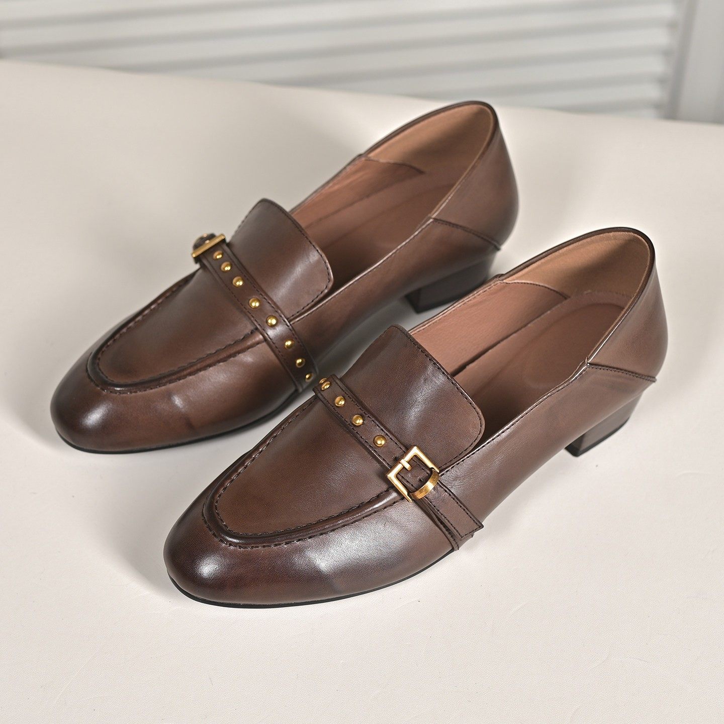 步享~棕色皮带扣深口单鞋女2026春季新款复古圆头平底真皮小皮鞋,淘宝优惠券,粉丝福利购,淘宝优惠卷