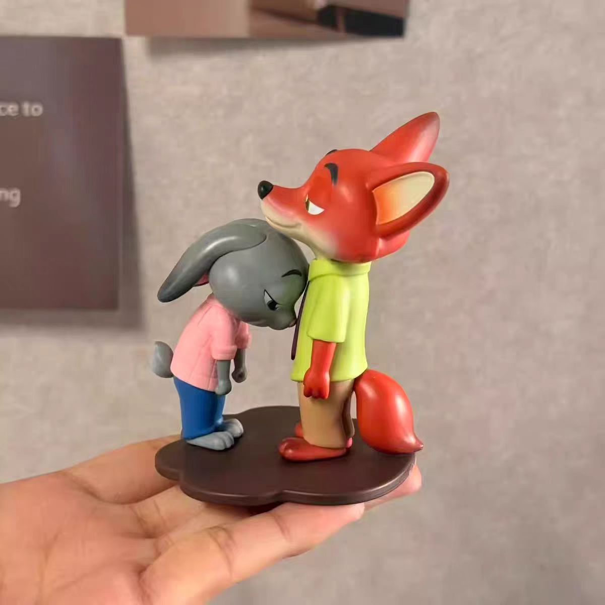 疯狂动物城尼克朱迪过来抱抱摆件甜蜜依靠兔子狐狸手办玩具摆件 - 图3