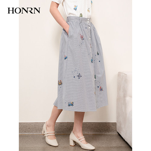 HONRN/红人蓝白条纹撞色裙子印花a字半身裙女春秋中长款HI11OQ101 - 图1