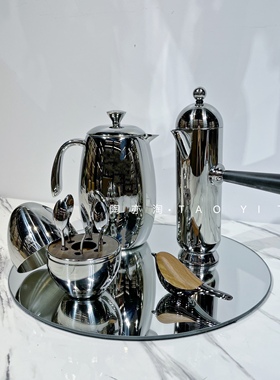 现代轻奢样板房间咖啡主题不锈钢亮光咖啡壶茶色托盘银蛋甜品勺子