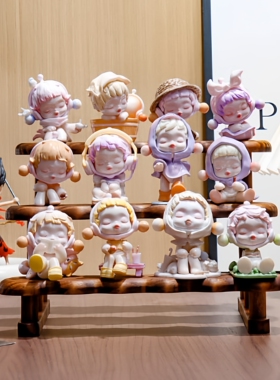 胡桃木色盲盒收纳展示架泡泡玛特手办置物架玄关小摆件阶梯整理架