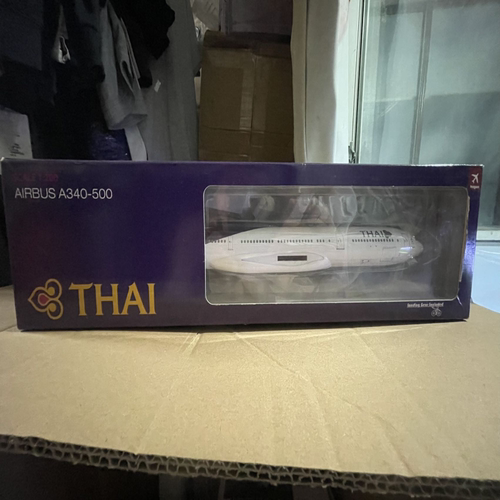出精致的模型飞机，为Air New Zealand，采用经典的白色为主色调 - 图0