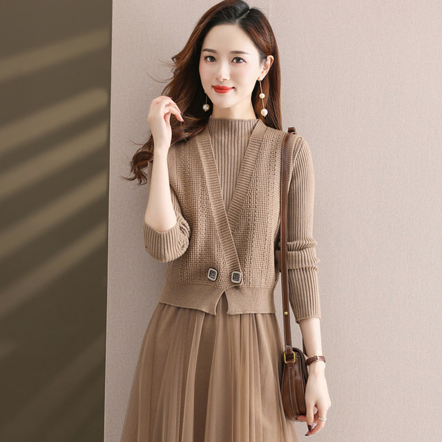 Paired with a skirt and a knitted vest jacket