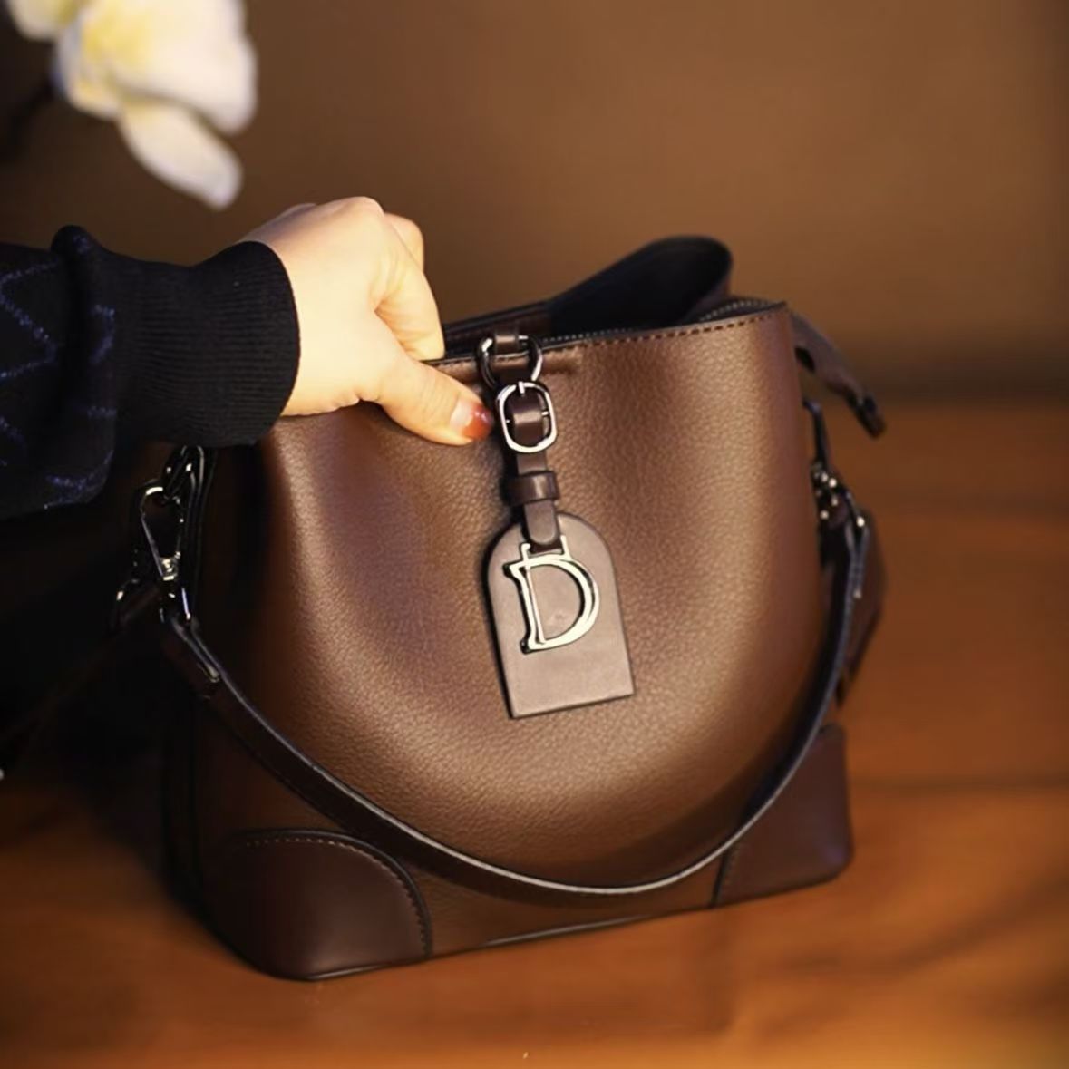 抖音直播爆款女包气质通勤百搭女神包2025新款洋气单肩斜跨水桶包 - 图1