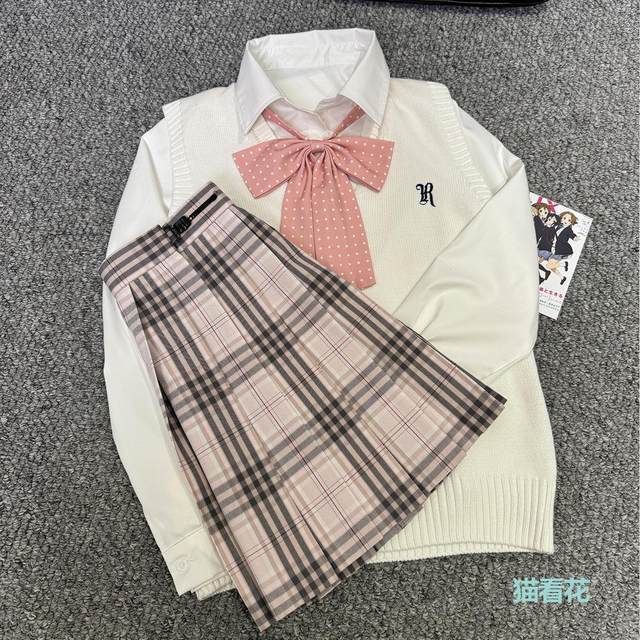 Plaid skirt sweater vest shirt suit preppy style