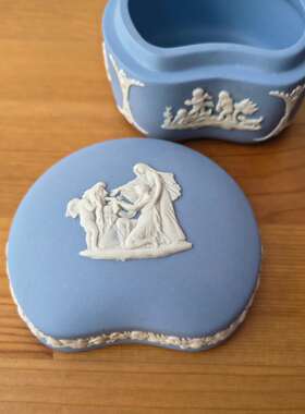 Wedgwood 韦奇伍德  Jasperware玉石浮雕英国中古收藏首饰盒 瓷罐