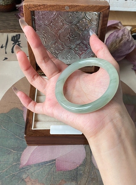 蒹葭苍苍小众少女显白显气质