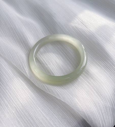 新疆和田玉平替阿富汗冰晴底玉镯子正圈天然手镯气质油润玛瑙玉髓 - 图1